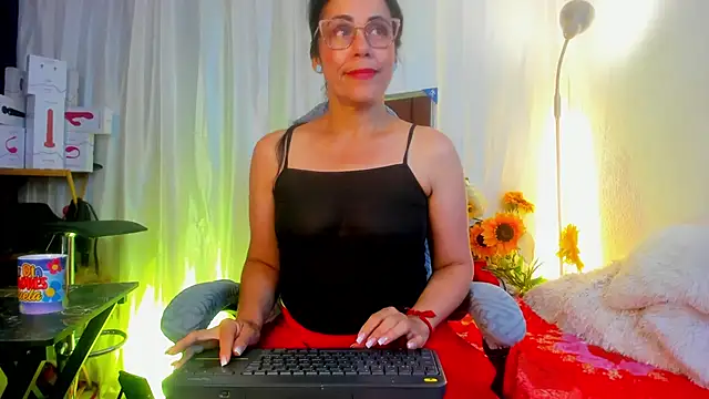 Snapshot of girasol_walton chatting on 18, 5, 2026 girasol walton online show from 18, 5, 2026