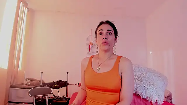 Snapshot of girasol_walton chatting on 6, 2, 2025 girasol walton online show from 6, 2, 2025
