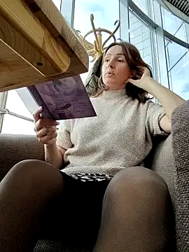 Snapshot of EvaXOAir chatting on 18, 11, 2025 EvaXOAir online show from 18, 11, 2025