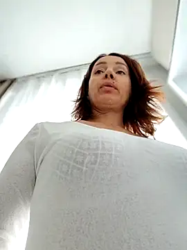 Snapshot of EvaXOAir chatting on 5, 11, 2025 EvaXOAir online show from 5, 11, 2025