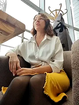 Snapshot of EvaXOAir chatting on 28, 10, 2025 EvaXOAir online show from 28, 10, 2025