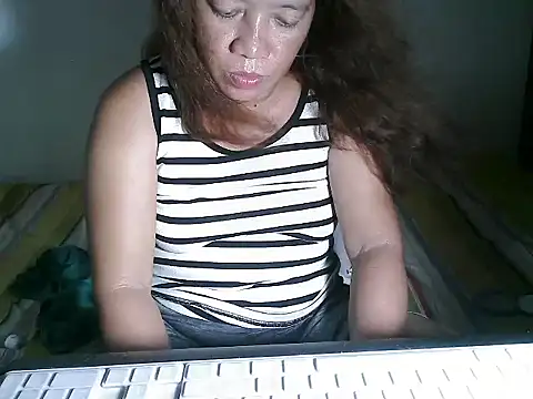Snapshot of wethornypussy4u chatting on 19, 7, 2026 wethornypussy4u online show from 19, 7, 2026