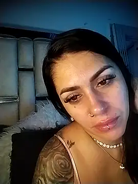 chelaqueen  online show from 10, 5, 2026