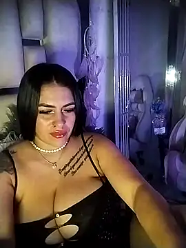 chelaqueen  online show from 12, 5, 2026