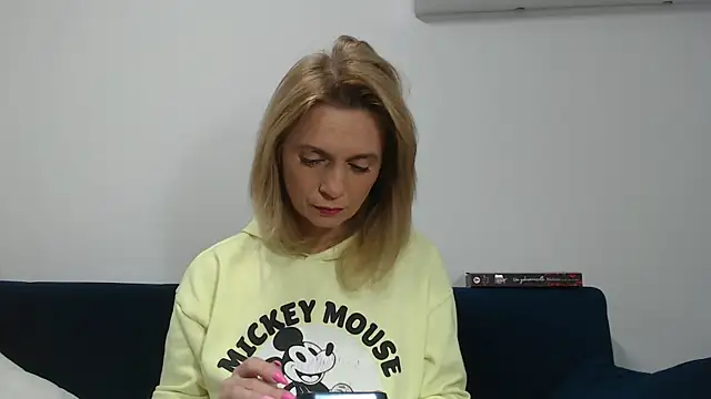 Snapshot of MysticCreature chatting on 6, 2, 2026 MysticCreature online show from 6, 2, 2026