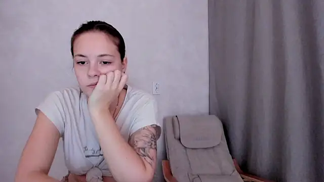 Snapshot of why_again_me chatting on 30, 1, 2025 why again me online show from 30, 1, 2025