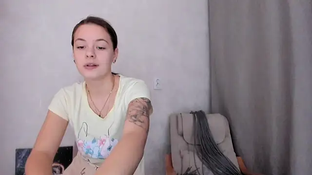 Snapshot of why_again_me chatting on 8, 2, 2025 why again me online show from 8, 2, 2025