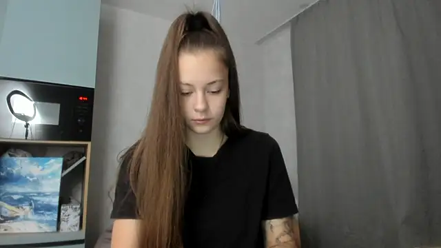 Snapshot of why_again_me chatting on 10, 10, 2025 why again me online show from 10, 10, 2025