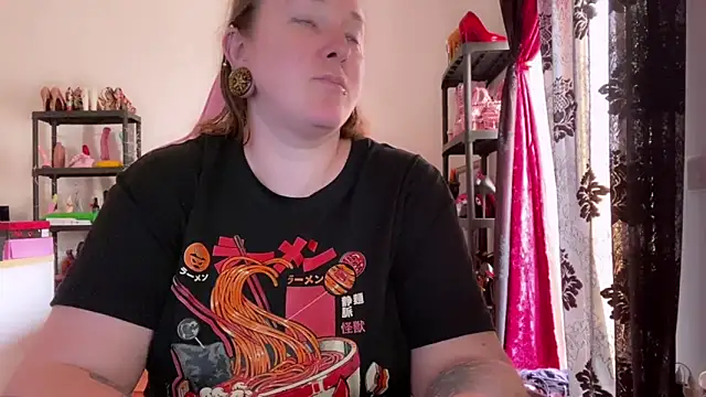 kisicaxx online show from 6, 5, 2026