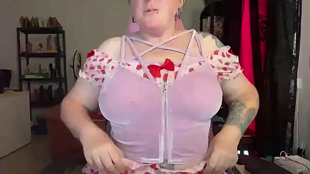 Snapshot of kisicaxx chatting on 10, 7, 2026 kisicaxx online show from 10, 7, 2026