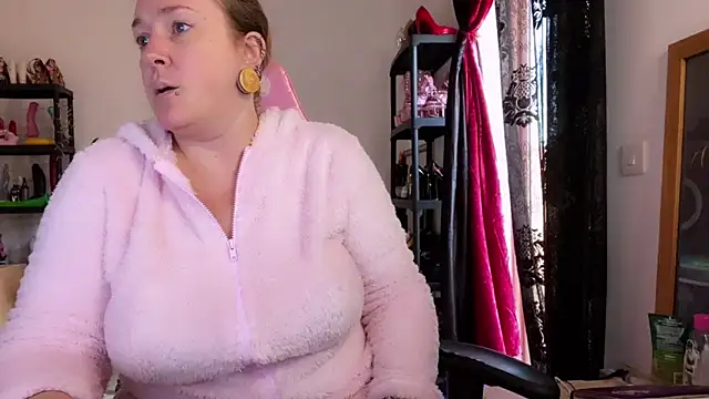 kisicaxx online show from 13, 11, 2025