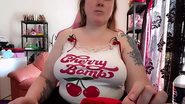 kisicaxx online show from 6, 4, 2026