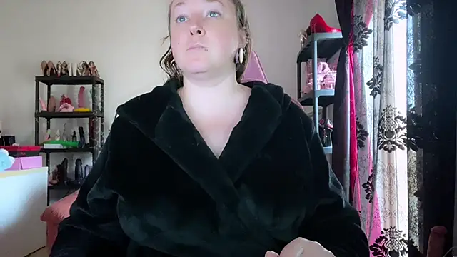 kisicaxx online show from 4, 4, 2026