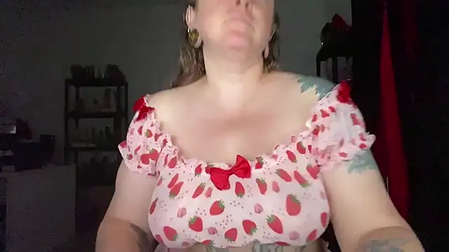Snapshot of kisicaxx chatting on 10, 7, 2026 kisicaxx online show from 10, 7, 2026