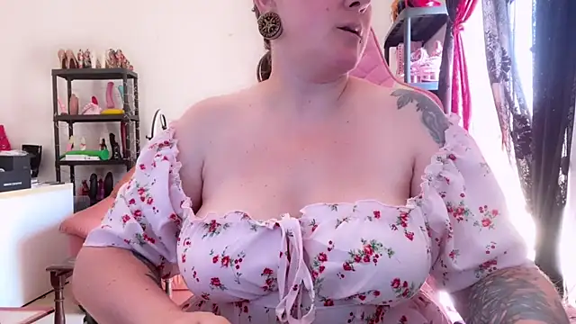 Snapshot of kisicaxx chatting on 17, 6, 2026 kisicaxx online show from 17, 6, 2026