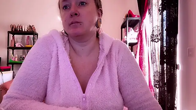 kisicaxx online show from 4, 11, 2025