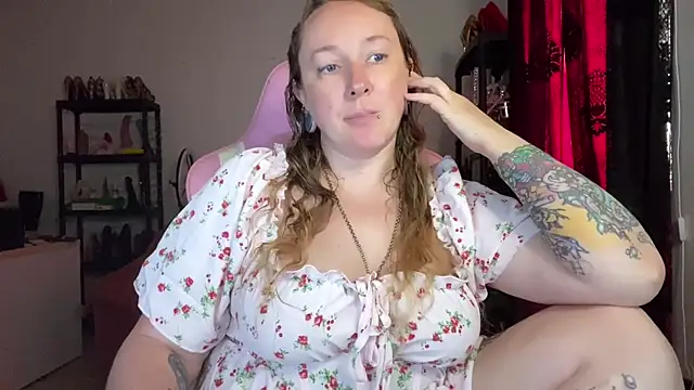 Snapshot of kisicaxx chatting on 19, 7, 2026 kisicaxx online show from 19, 7, 2026
