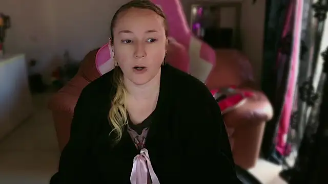 kisicaxx online show from 5, 3, 2025