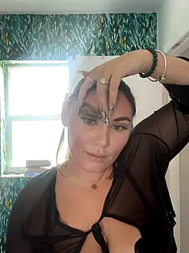 lovely beast online show from 23, 10, 2025