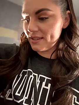 lovely beast online show from 17, 4, 2026