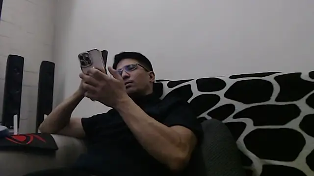 Snapshot of SebastianReiss chatting on 4, 10, 2025 SebastianReiss online show from 4, 10, 2025