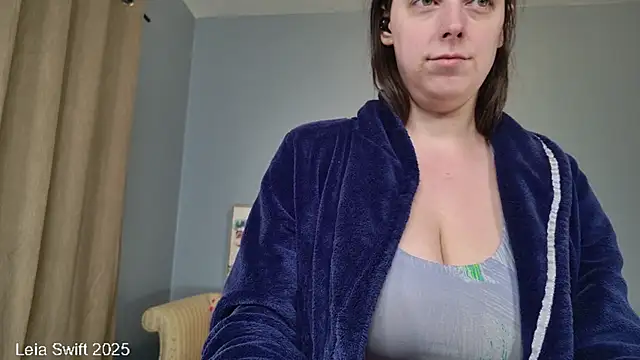 Snapshot of LeiaSwift chatting on 7, 3, 2025 LeiaSwift online show from 7, 3, 2025
