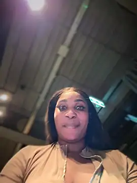 Snapshot of __Nessa__ chatting on 2, 2, 2025 Nessa online show from 2, 2, 2025