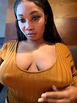Snapshot of __Nessa__ chatting on 8, 12, 2024 Nessa online show from 8, 12, 2024