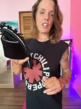 mommyselenafit  online show from 10, 4, 2026