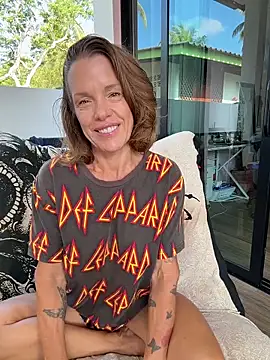 mommyselenafit  online show from 10, 3, 2026