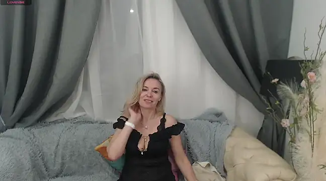 Snapshot of ADreamLady chatting on 1, 3, 2025 ADreamLady online show from 1, 3, 2025
