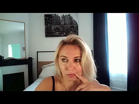 Snapshot of ADreamLady chatting on 19, 9, 2025 ADreamLady online show from 19, 9, 2025
