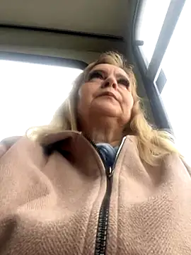 Snapshot of Irina2909@xh chatting on 12, 11, 2025 Irina2909xh online show from 12, 11, 2025