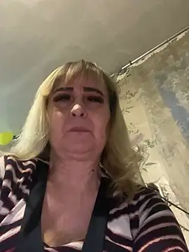Irina2909xh online show from 8, 3, 2025