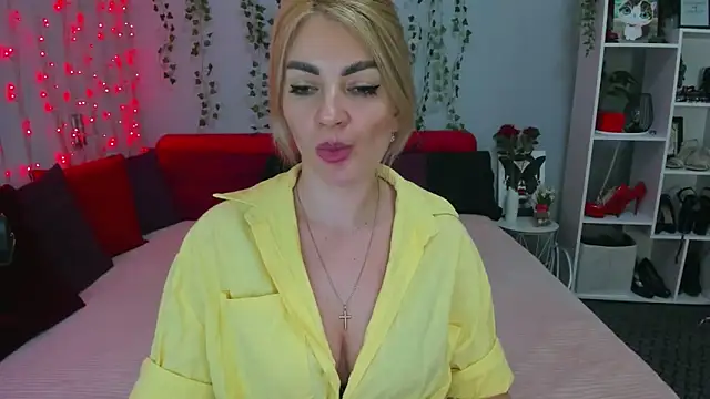 LunaBellucci online show from 8, 3, 2026