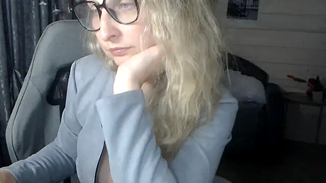 RubiLakros online show from 6, 11, 2025