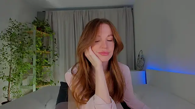 Snapshot of Masha_01 chatting on 12, 10, 2025 Masha 01 online show from 12, 10, 2025