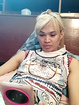Snapshot of QueenSoreal chatting on 9, 7, 2026 QueenSoreal online show from 9, 7, 2026