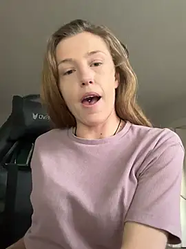 Snapshot of Heidi_Harper chatting on 24, 1, 2025 Heidi Harper online show from 24, 1, 2025