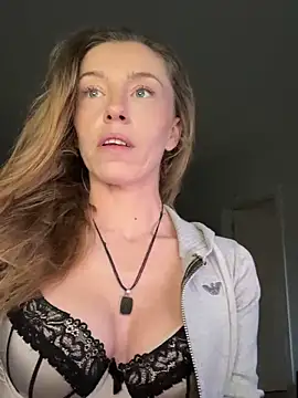 Snapshot of Heidi_Harper chatting on 21, 1, 2025 Heidi Harper online show from 21, 1, 2025