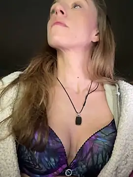 Snapshot of Heidi_Harper chatting on 6, 1, 2025 Heidi Harper online show from 6, 1, 2025