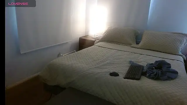 Snapshot of bella_savati chatting on 23, 10, 2025 bella savati online show from 23, 10, 2025