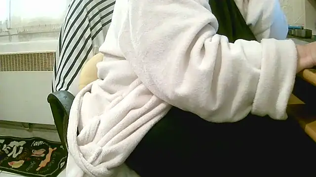 Snapshot of douceur63 chatting on 4, 4, 2026 douceur63 online show from 4, 4, 2026