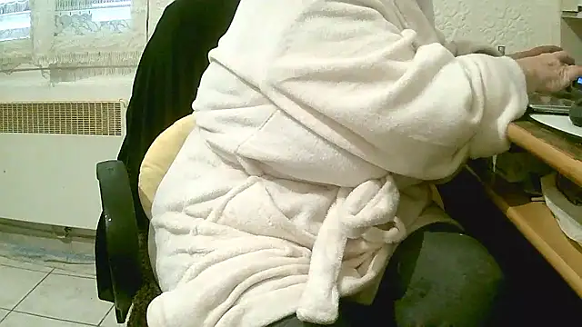 Snapshot of douceur63 chatting on 9, 1, 2026 douceur63 online show from 9, 1, 2026