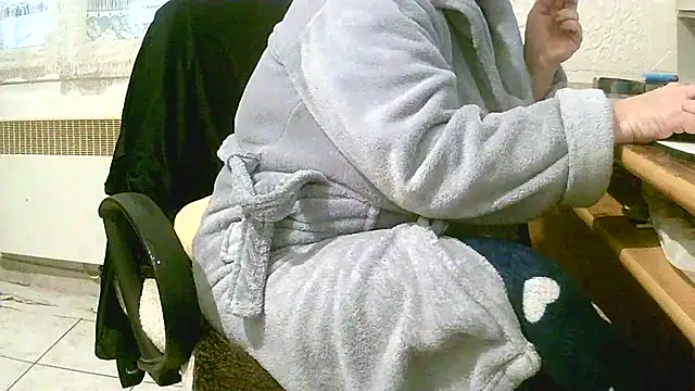 Snapshot of douceur63 chatting on 6, 1, 2026 douceur63 online show from 6, 1, 2026