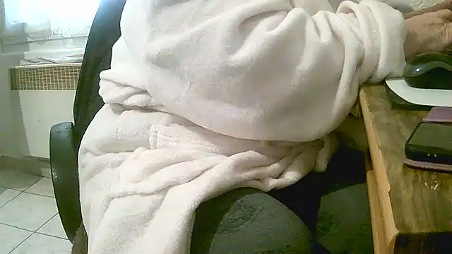 Snapshot of douceur63 chatting on 7, 2, 2026 douceur63 online show from 7, 2, 2026