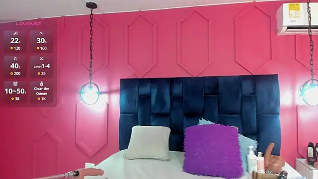 Snapshot of chantall1375 chatting on 25, 11, 2025 chantall1375 online show from 25, 11, 2025