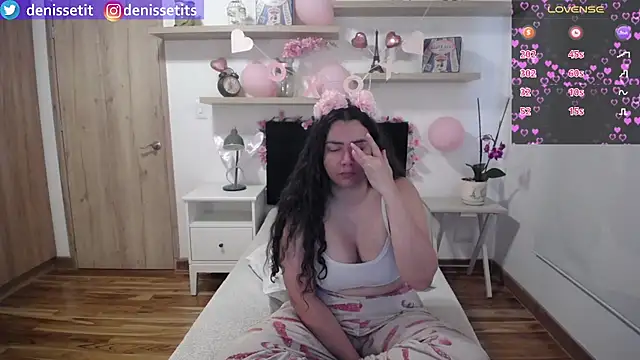 DenisseTits online show from 2, 4, 2026