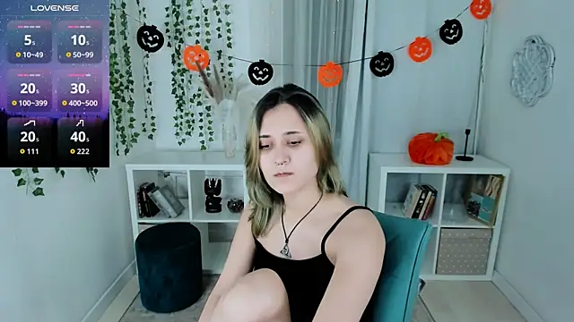 Alexa Lexi  online show from 1, 11, 2025