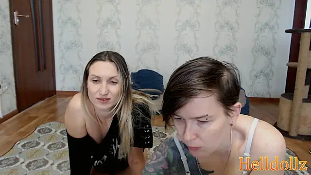 Snapshot of Helldollz chatting on 12, 12, 2024 Helldollz online show from 12, 12, 2024